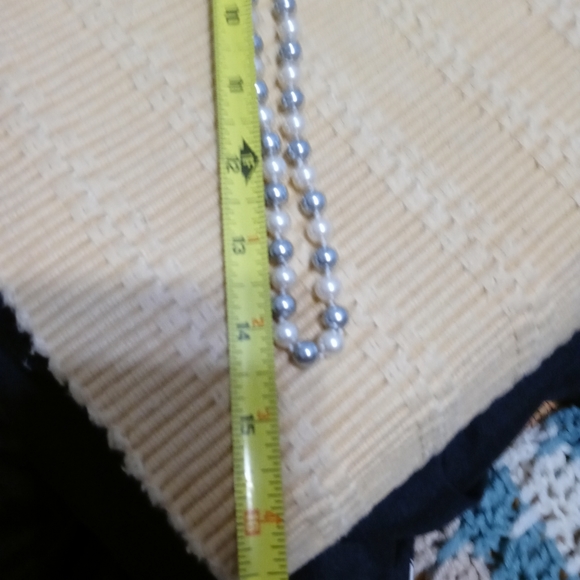 Ladies Pearl Necklace - Picture 3 of 3